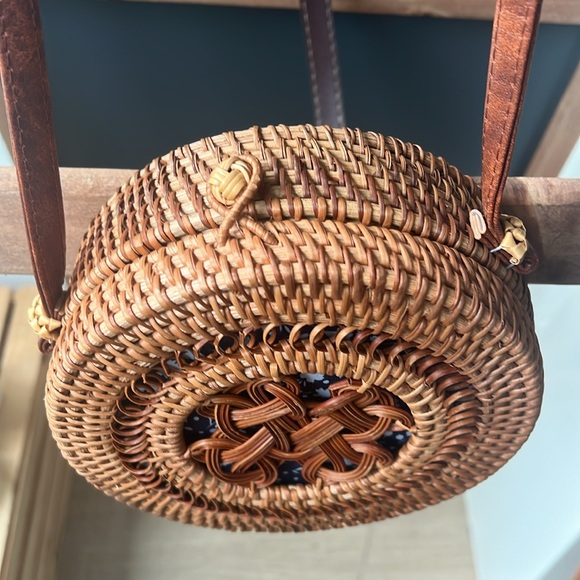 Woven round straw bag - Picture 3 of 8